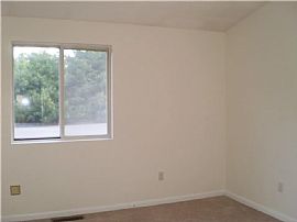 882 Halifax Dr, Warwick, Ri 02886 House For Rent in Warwick, RI (Photo 6 of 6)