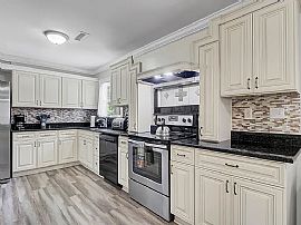 1107 Hawthorne Rd, Hanahan, Sc 29410 Furnished House For Rent in Hanahan, SC (Photo 3 of 9)