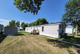 106 17th Ave Sw, Watertown, Sd 57201  Lovely House For Rent in Watertown, SD (Photo 2 of 10)