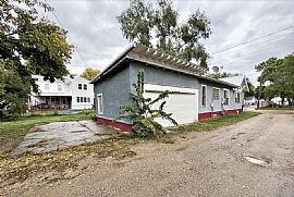 415 N Capital St, Mitchell, Sd 57301  Lovely House For Rent in Mitchell, SD (Photo 2 of 11)