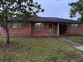 1400 N Chenango St, Angleton, Tx 77515 Lovely House in Angleton, TX
