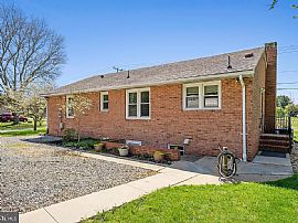 160 Sanford Dr, Fredericksburg, Va 22406 House For Rent in Fredericksburg, VA (Photo 2 of 8)
