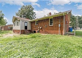 4005 Oak Dr, Chesapeake, Va 23321  House For Rent in Chesapeake, VA (Photo 2 of 9)