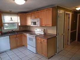 62 Durant St, Manchester, Ct 06040 in Manchester, CT (Photo 4 of 12)