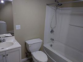 62 Durant St, Manchester, Ct 06040 in Manchester, CT (Photo 8 of 12)