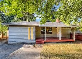 7815 227th Pl Sw, Edmonds, Wa 98026  Comfortable House in Edmonds, WA