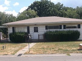 148 Phillips St, Weirton, Wv 26062  For Rent in Weirton, WV (Photo 1 of 9)