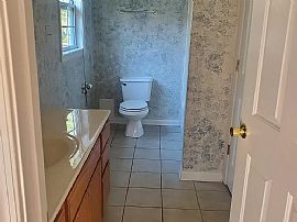 486 Montvue Dr, Lewisburg, Wv 24901 in Lewisburg, WV (Photo 7 of 8)