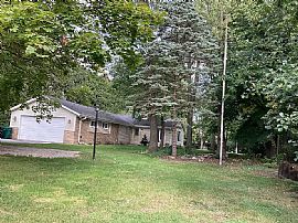 W176n8582 Sunset Ridge Dr, Menomonee Falls, Wi 53051 in Menomonee Falls, WI (Photo 4 of 10)