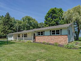 1902 Muller Rd, Sun Prairie, Wi 53590 in Sun Prairie, WI (Photo 2 of 11)