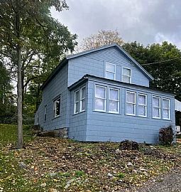 Comfortable 3 Bedroom Home  in Syracuse, NY