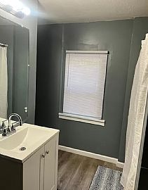 Comfortable 3 Bedroom Home  in Syracuse, NY (Photo 4 of 9)