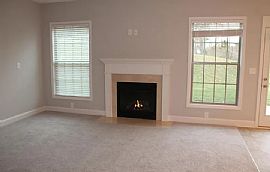 Comfortable 4 Bedroom Home  in Knoxville, TN (Photo 10 of 11)