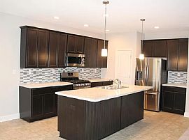 Comfortable 4 Bedroom Home  in Knoxville, TN (Photo 2 of 11)