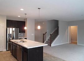 Comfortable 4 Bedroom Home  in Knoxville, TN (Photo 3 of 11)