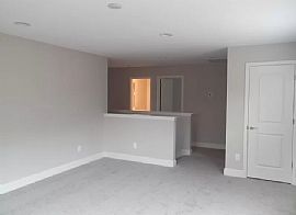 Comfortable 4 Bedroom Home  in Knoxville, TN (Photo 5 of 11)