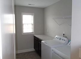 Comfortable 4 Bedroom Home  in Knoxville, TN (Photo 8 of 11)