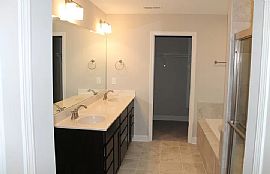 Comfortable 4 Bedroom Home  in Knoxville, TN (Photo 9 of 11)