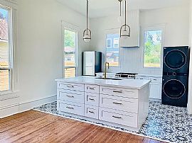 This Is a 3 Bedroom, 1.5 Bathroom, 1402 Square Foot Home in Hou in Houston, TX (Photo 2 of 10)