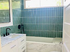 This Is a 3 Bedroom, 1.5 Bathroom, 1402 Square Foot Home in Hou in Houston, TX (Photo 7 of 10)