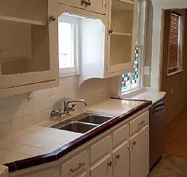 Charming Cottage Located in The Heart of The Historic Houston in Houston, TX (Photo 6 of 10)