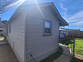 1 Bd 1ba House Furnished and Ready to Go! Mudroom  in Modesto, CA (Photo 10 of 12)