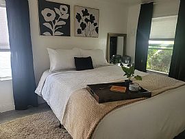 1 Bd 1ba House Furnished and Ready to Go! Mudroom  in Modesto, CA (Photo 4 of 12)