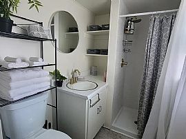 1 Bd 1ba House Furnished and Ready to Go! Mudroom  in Modesto, CA (Photo 5 of 12)