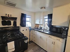 1 Bd 1ba House Furnished and Ready to Go! Mudroom  in Modesto, CA (Photo 6 of 12)