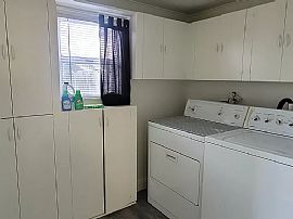 1 Bd 1ba House Furnished and Ready to Go! Mudroom  in Modesto, CA (Photo 7 of 12)