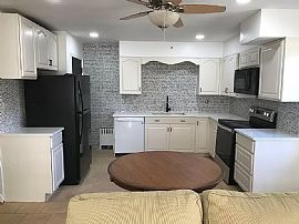 36 Donald Ct, Bridgeport, Ct 06606 in Bridgeport, CT (Photo 2 of 6)