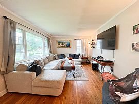 25 Pascip St, Milford, Ct 06461  Charming House For Rent in Milford, CT (Photo 2 of 8)