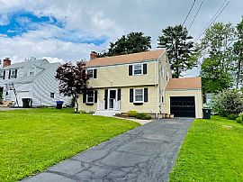 32 Ledgewood Rd, West Hartford, Ct 06107 in West Hartford, CT