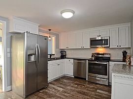 32 Ledgewood Rd, West Hartford, Ct 06107 in West Hartford, CT (Photo 6 of 8)