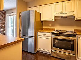 3902 N Melcosta Dr, Peoria, Il 61615  Available For Rent in Peoria, IL (Photo 3 of 9)