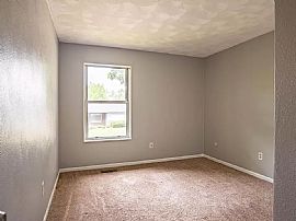 3902 N Melcosta Dr, Peoria, Il 61615  Available For Rent in Peoria, IL (Photo 4 of 9)