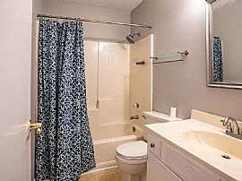 3902 N Melcosta Dr, Peoria, Il 61615  Available For Rent in Peoria, IL (Photo 7 of 9)