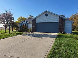 814 Baer Pass, Garrett, in 46738  Comfortable House For Rent  in Garrett, IN