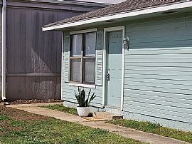 Beautiful Single Family Home in Owasso, OK (Photo 12 of 12)
