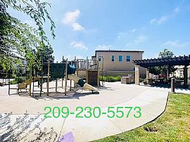 4 Bds in San Diego, CA (Photo 11 of 12)