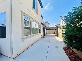 4 Bds in San Diego, CA (Photo 2 of 12)