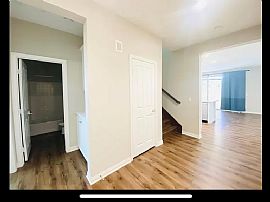 4 Bds in San Diego, CA (Photo 3 of 12)