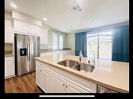 4 Bds in San Diego, CA (Photo 4 of 12)