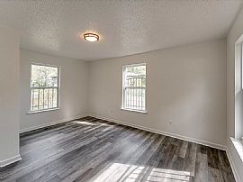 4554 Virginia Ave, Chattanooga, Tn 37409  in Chattanooga, TN (Photo 3 of 8)