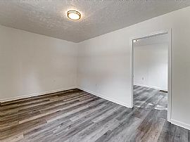 4554 Virginia Ave, Chattanooga, Tn 37409  in Chattanooga, TN (Photo 6 of 8)