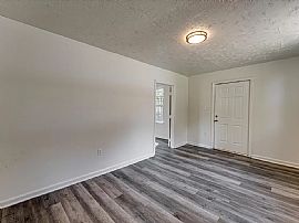 4554 Virginia Ave, Chattanooga, Tn 37409  in Chattanooga, TN (Photo 7 of 8)