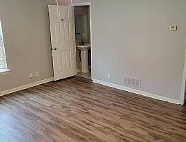 Charming 3 Bedroom Home in Atlanta, GA (Photo 3 of 12)