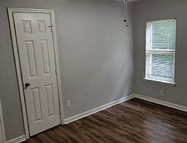 Charming 3 Bedroom Home in Atlanta, GA (Photo 7 of 12)