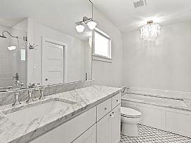 Charming 4 Bedrooms House  in Austin, TX (Photo 9 of 12)