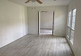 Heights Area Home in Heights, TX (Photo 4 of 12)